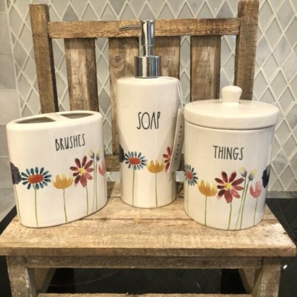 Rae Dunn Bath Set